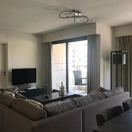 2 Pcs + Parking + Balcon + 1 Min Plages Apartment